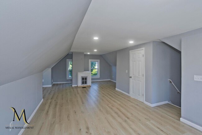 Building Photo - Single Family Home just minutes away from E. Longmeadow!