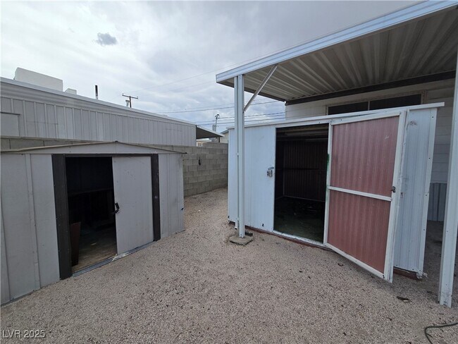 Building Photo - 220 Hopi Ln