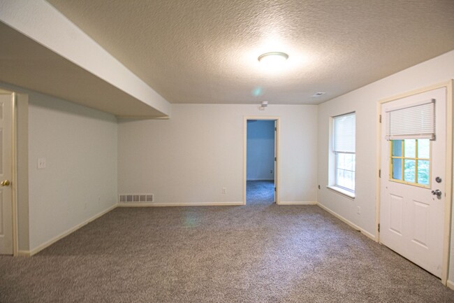 Building Photo - 5324-5326 Godas