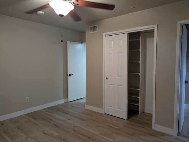 Building Photo - Nice 3 bedroom 2 bathroom Clovis home with modern updates, a nice floor plan and solar. Clovis co...