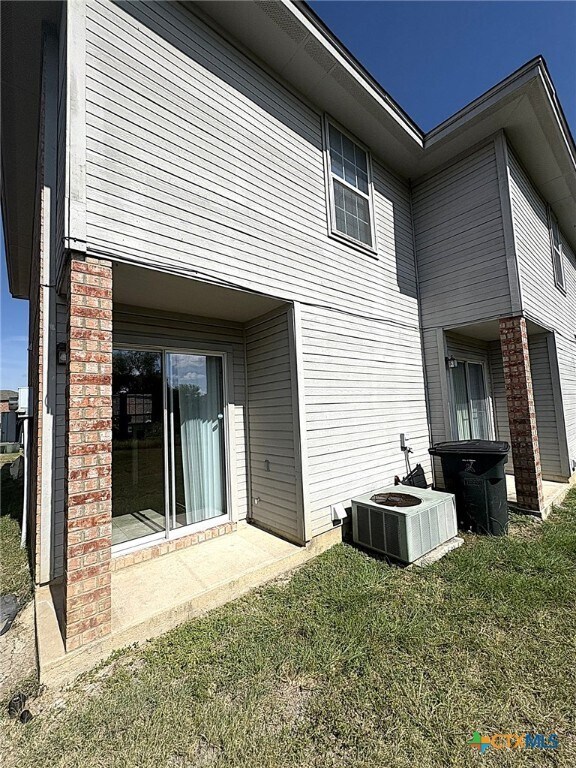 Building Photo - 2102 Tahoe Ct