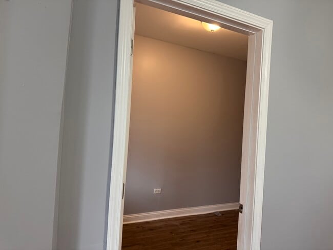 Building Photo - 5323 S Damen Ave