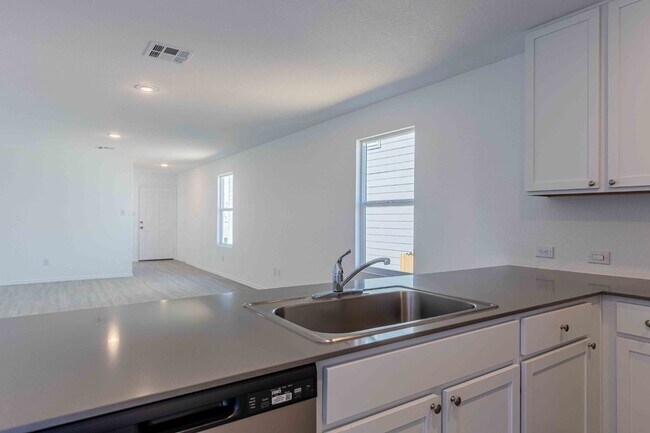 Building Photo - 9143 Coronal Rings