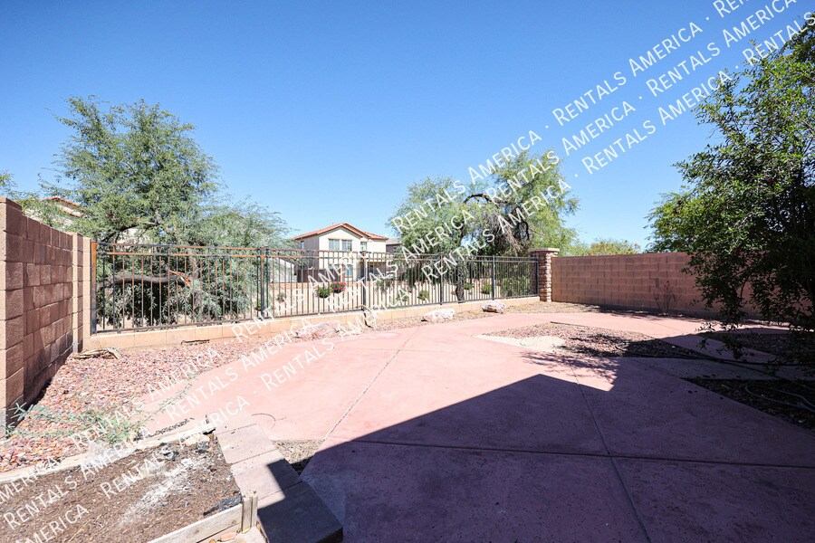 Building Photo - 9404 W Terri Lee Dr
