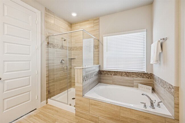 Building Photo - 17706 Rosemary Ln