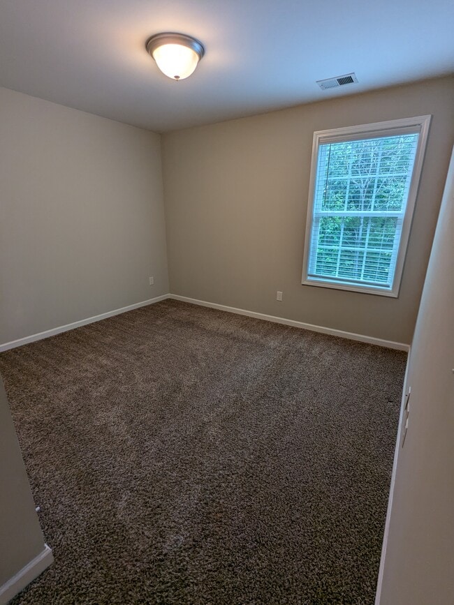 Building Photo - 740 Pippin Dr
