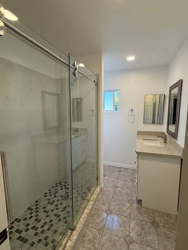 Building Photo - Spacious 4 Bed 3 Bath Cul-de-Sac Home