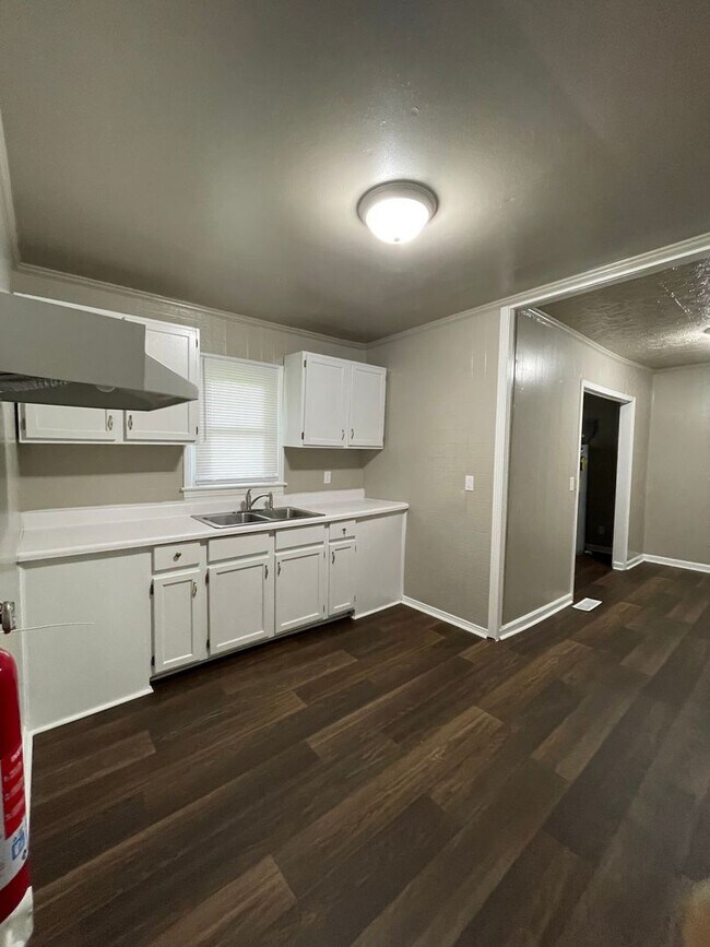 Building Photo - 3-Bedroom Home for Rent – Big Yard & Moder...