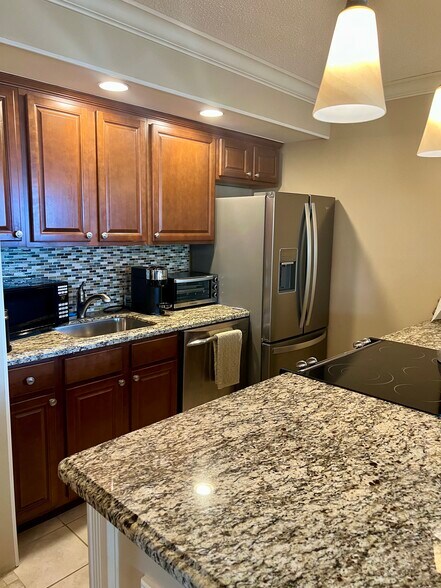 Building Photo - 3600 N Ocean Dr