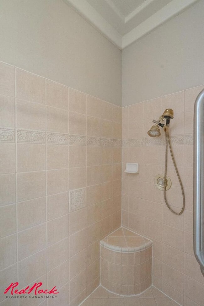 Building Photo - Comfortable 3-bedroom Home. Small Dog Frie...