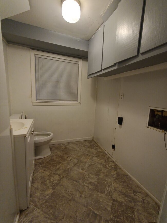 Building Photo - Half off first month rent move in special