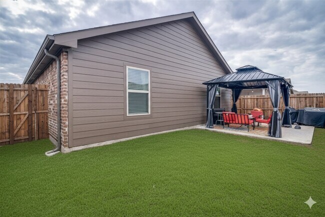 Building Photo - 911 Hay Loft Ln