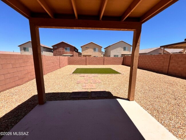 Building Photo - 11977 E Chamrod Dr