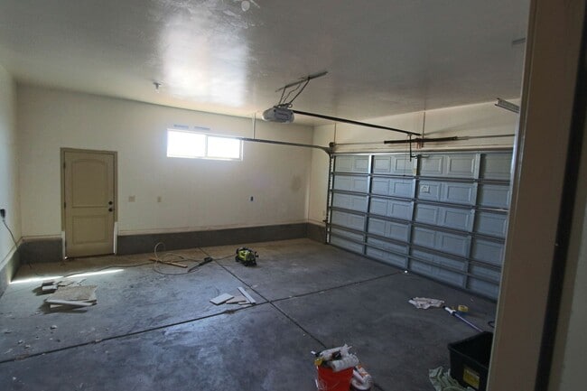 Building Photo - 2761 E 175 N