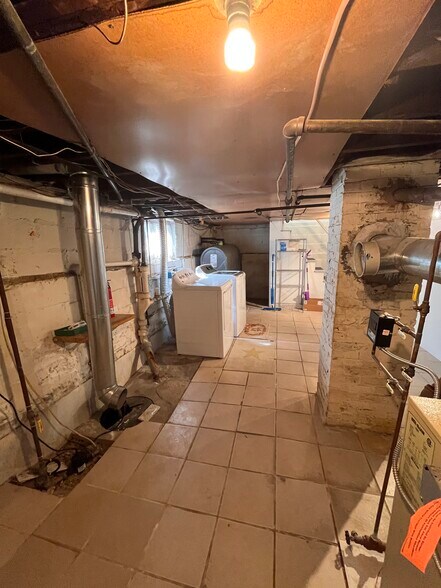 Building Photo - 121 Shore Dr