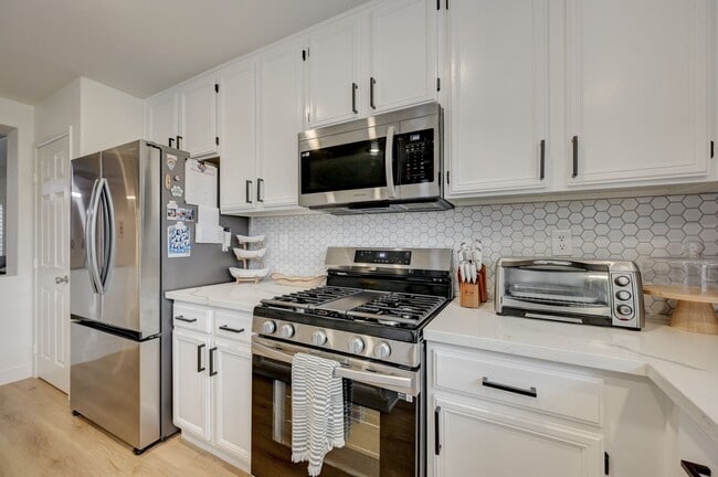 Building Photo - Beautiful Two Story Home Ready for Immediate Move-In