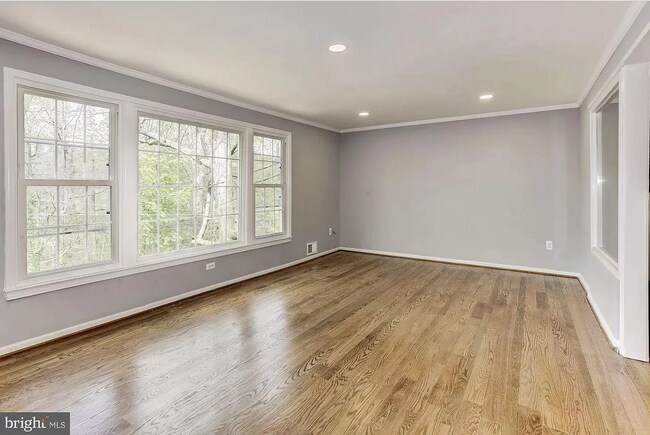 Living Room - 1420 Deerfield Ln