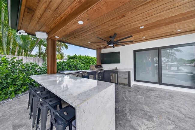 Building Photo - 160 SE 3rd Ct