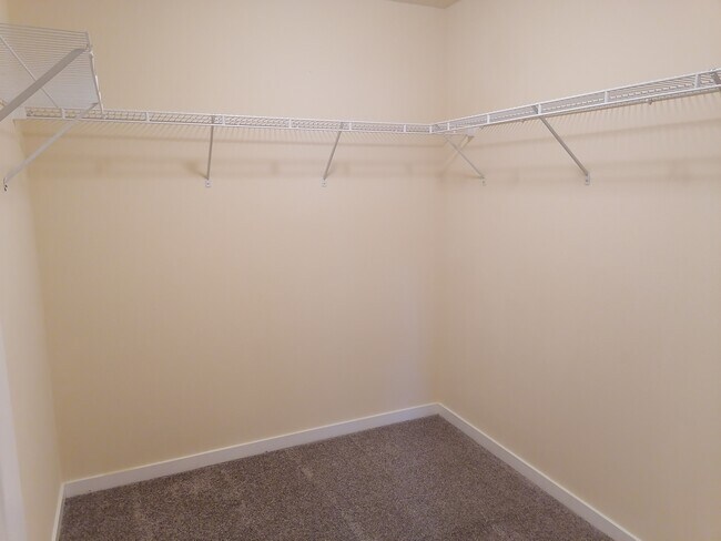 Building Photo - 2551 NW Byrne Terrace