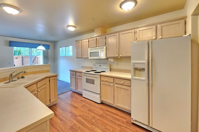 Building Photo - 3 Bedroom 2.5 Bath Townhome in Everett