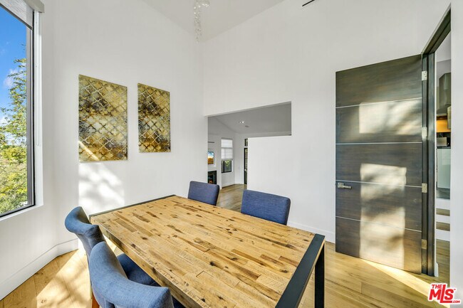 Building Photo - 3026 Passmore Dr