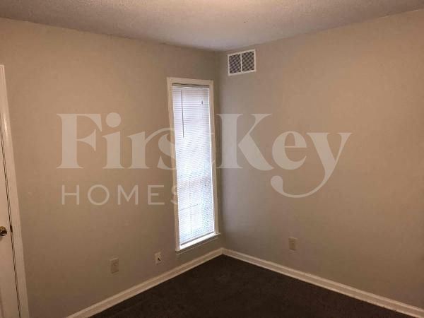 Building Photo - 5011 Autumnwood Dr