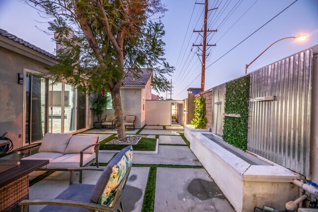 Building Photo - 48806 Barrymore St