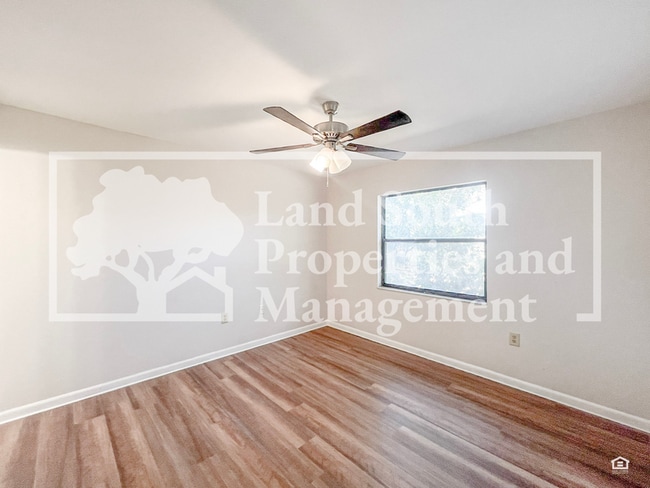 Building Photo - 250 Village View Ln