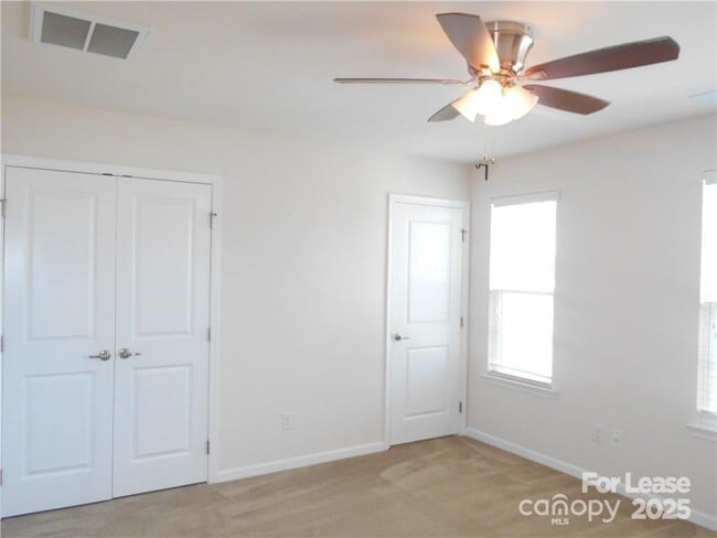 Building Photo - 2605 Silverthorn Dr