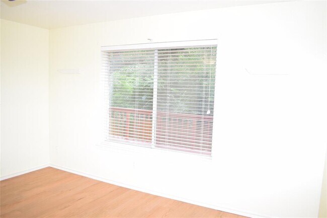 Building Photo - 2418 Willow Way