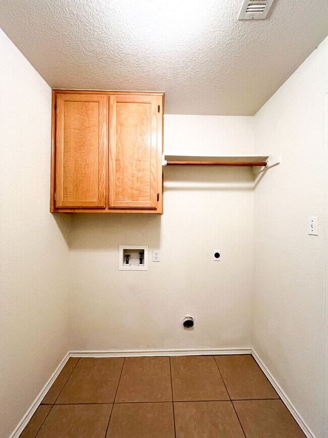 Building Photo - Available NOW!!!! Open floor plan features living room with fireplace, dining area, and large kit...