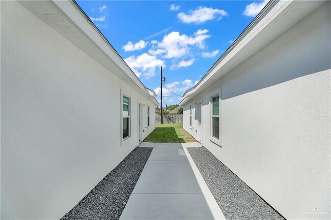 Building Photo - 1500 W Heritage Dr