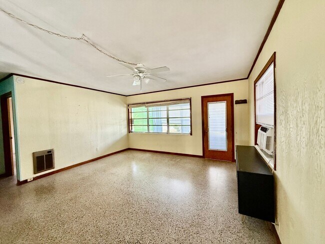 Building Photo - Annual Rental in Jensen Beach