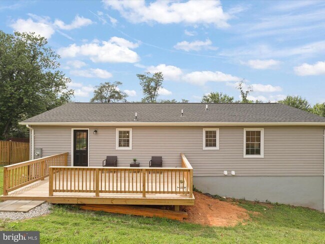 Building Photo - 3416 Sunny View Dr