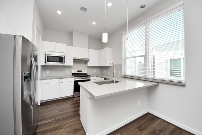 Building Photo - 608 Thornton Rd