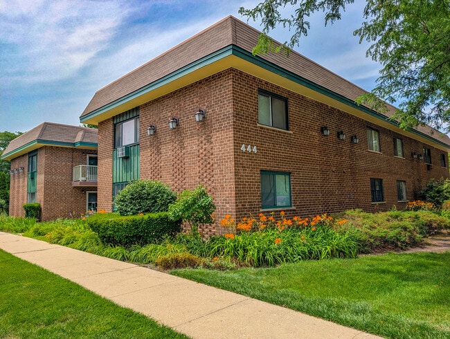 Building Photo - 444 Spring Rd