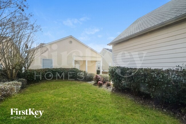 Building Photo - 4587 Clubview Dr