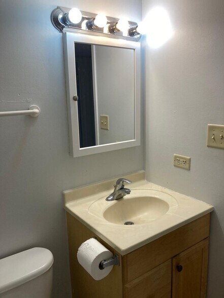 Building Photo - 929 Buccaneer Dr