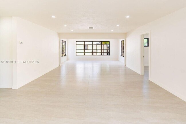 Building Photo - 19390 Whispering Pines Rd