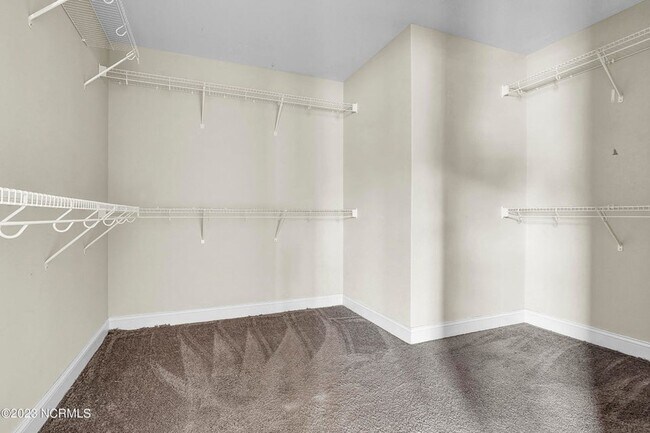 Building Photo - 519 Everett Glades