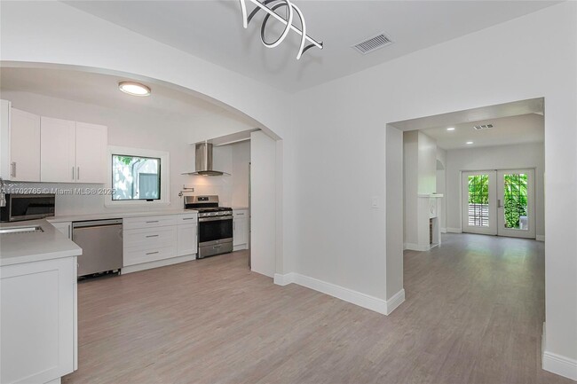 Building Photo - 108 2nd Dilido Terrace