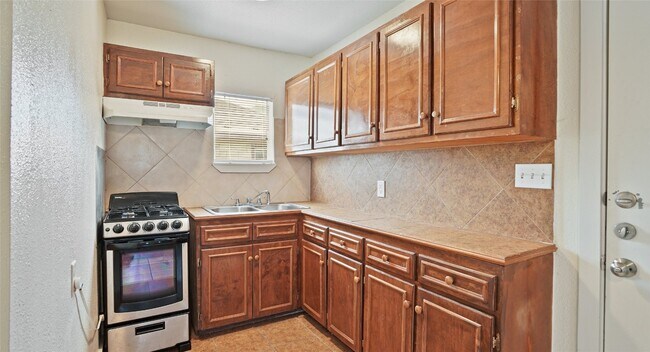 Building Photo - 500 Tillery St