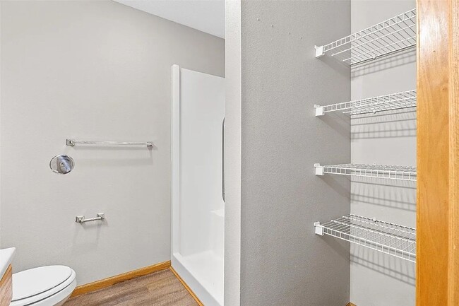 Building Photo - 2 Bed 2 Bath Condo for Rent in Marion!