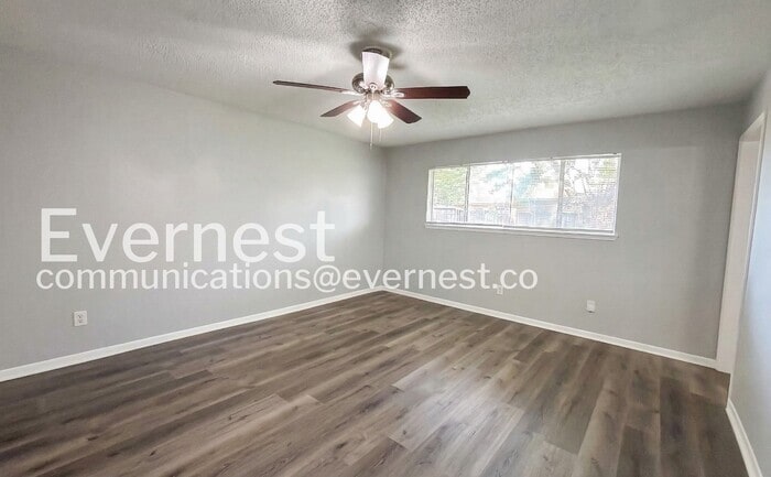 Building Photo - 6654 Laughlin Dr