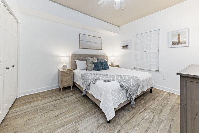 Building Photo - 401 E Beach Blvd