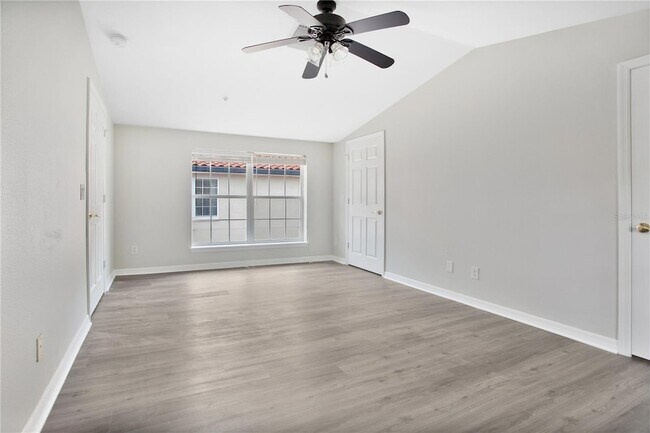 Building Photo - 310 E Vanderbilt St