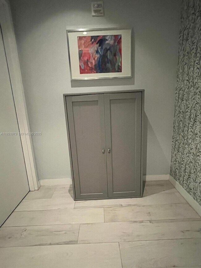 Building Photo - 480 NE 31st St