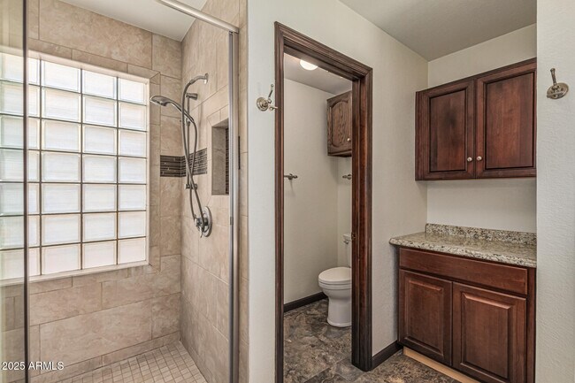 Building Photo - 5109 E Kathleen Rd