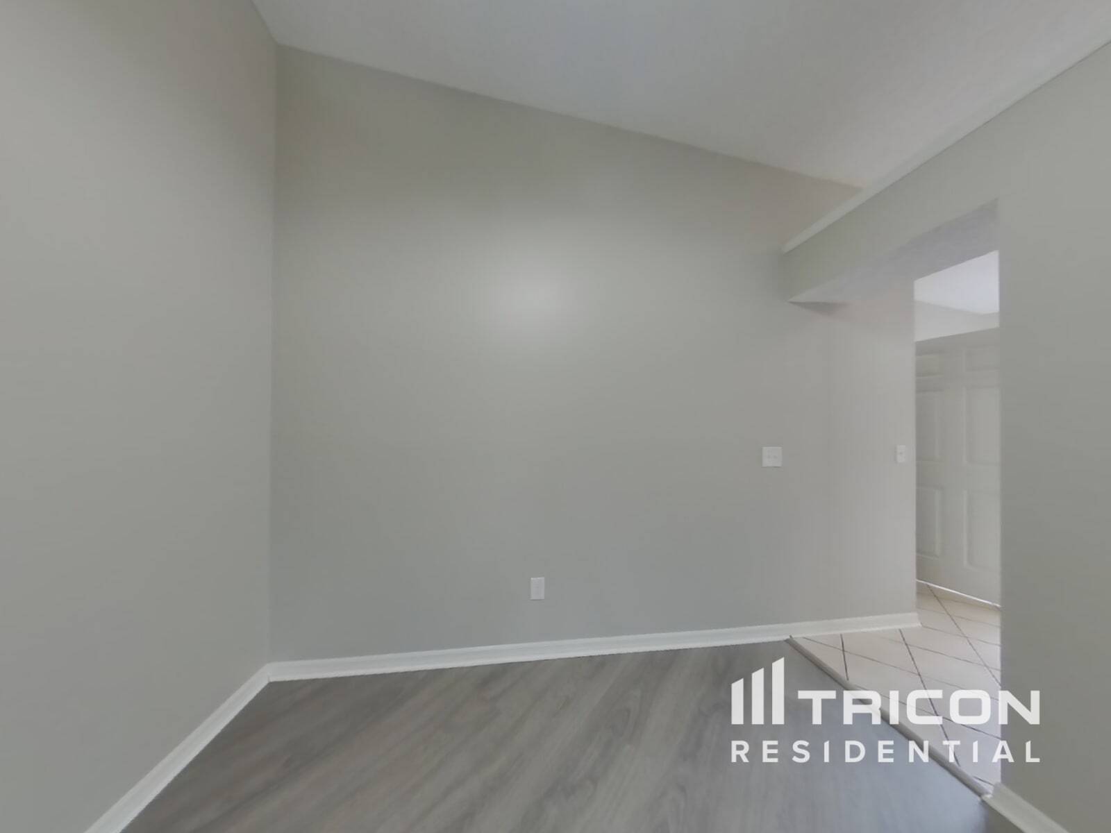 Building Photo - 8465 Country Bend Cir W