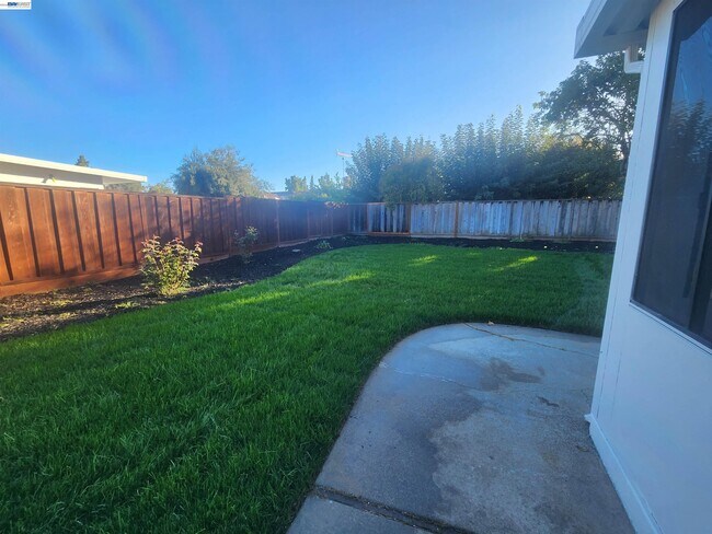 Building Photo - 1829 Rosetree Ct